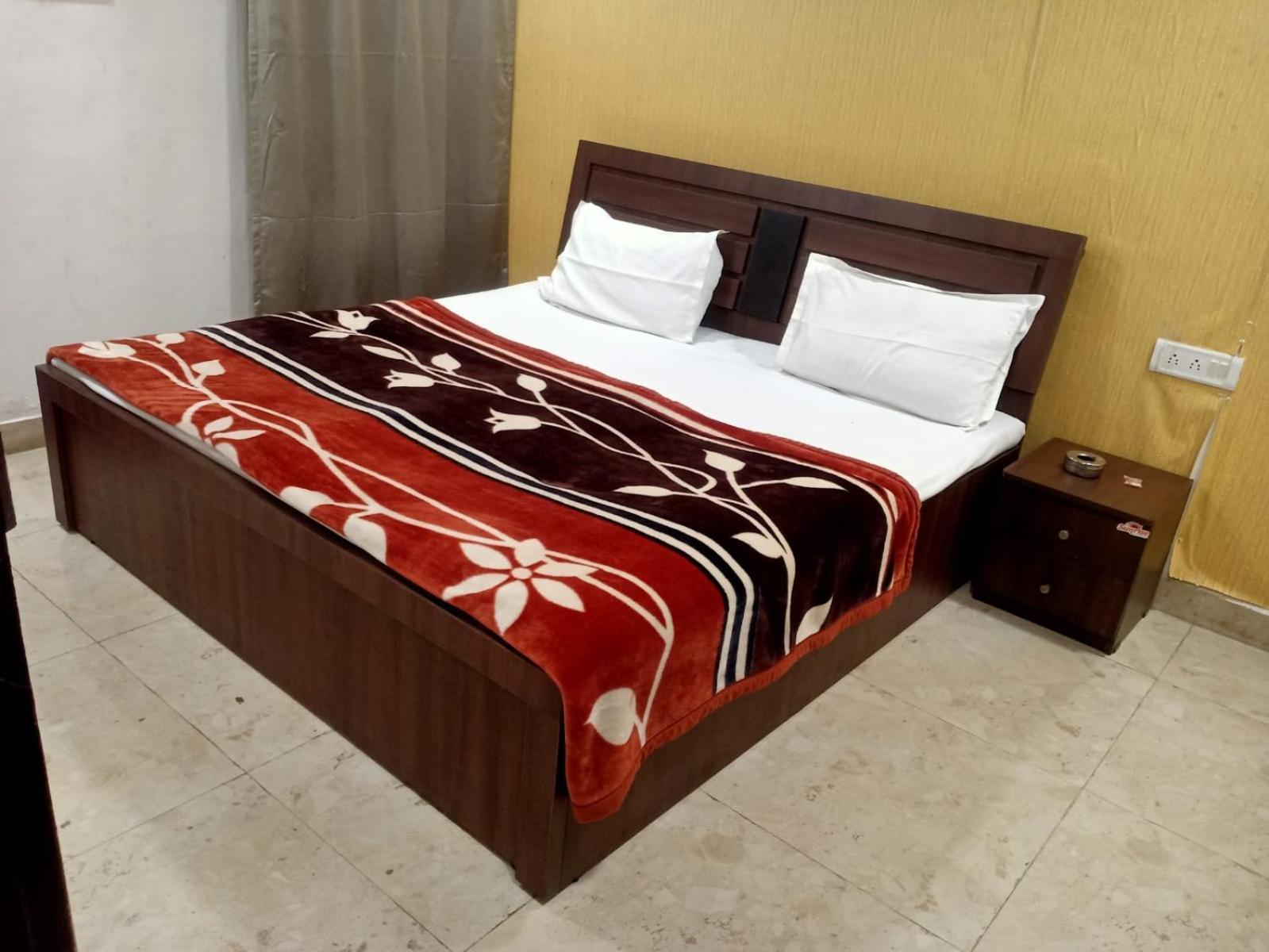 Sapphire Palace 3 Hotel Jaipur Ngoại thất bức ảnh